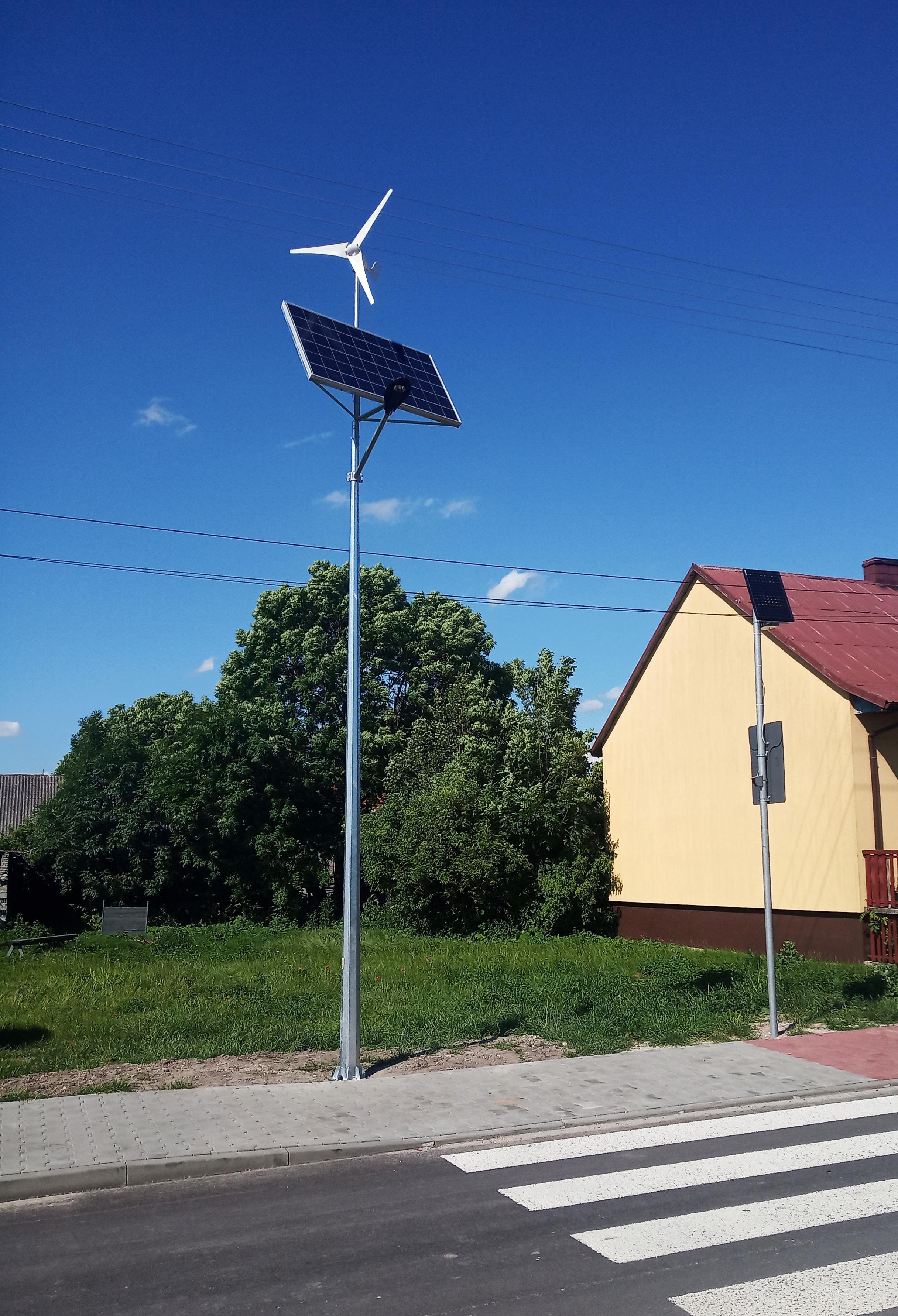 lampa solarna zamontowana przez firmę eratra